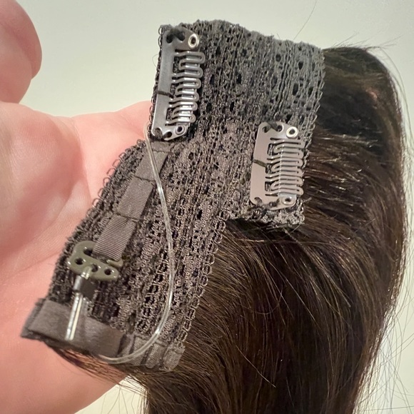 Human halo extensions .comes new in box. 20” in length 100grams of hair - Picture 2 of 5